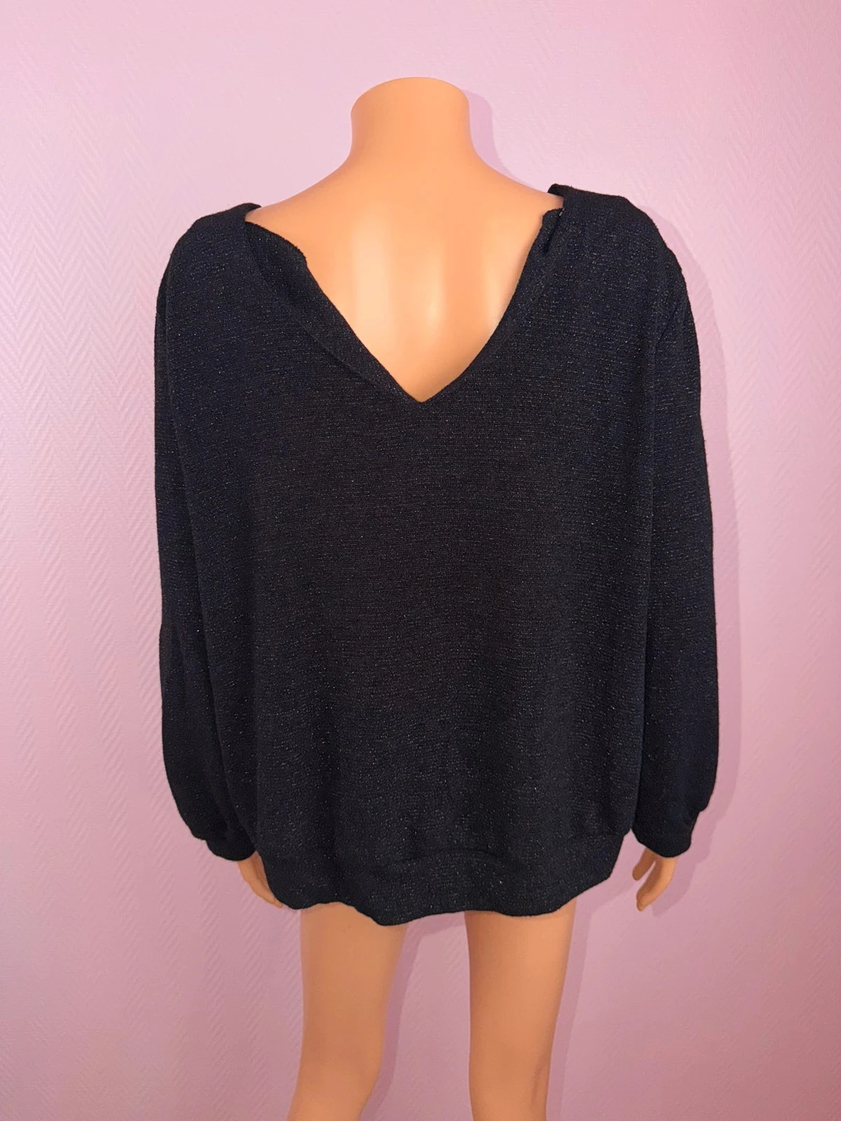 Shiny pull-style women's t-shirt, lightweight, never worn – photo 3
